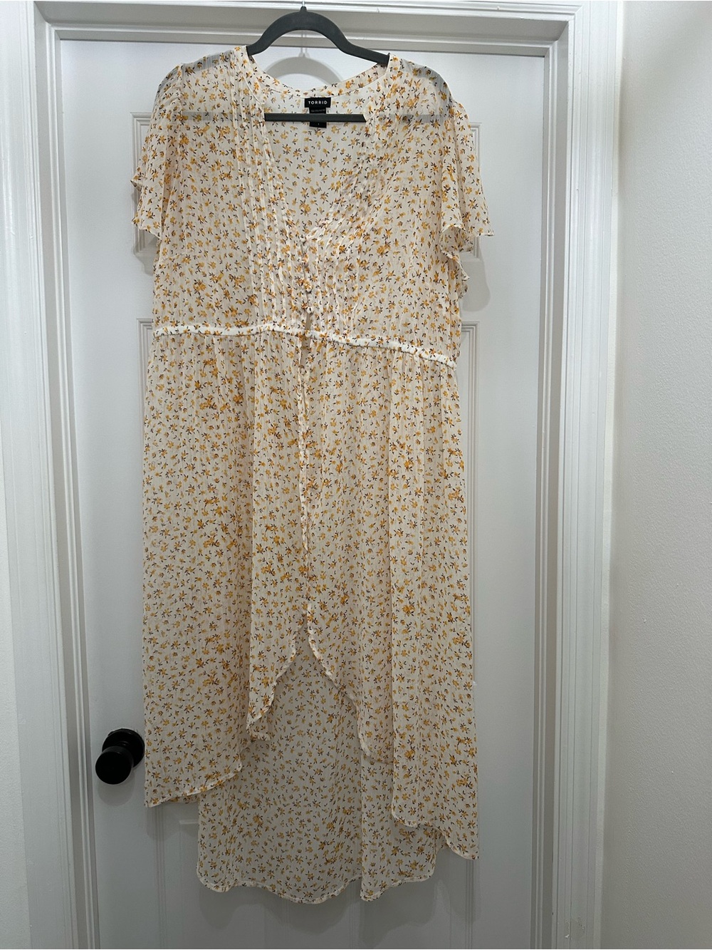 TORRID never worn Floral Tie-Front High-Low kimono Cream & Mustard. Size 1